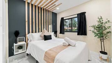 7 habitaciones, tabla de planchar con plancha y cuna de viaje