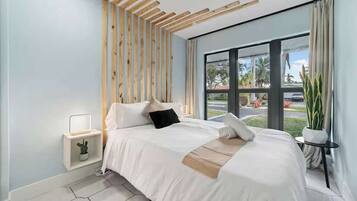 7 habitaciones y tabla de planchar con plancha