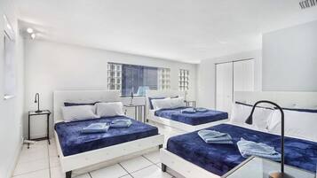 4 Schlafzimmer, Schreibtisch, Bügeleisen/Bügelbrett, Reisekinderbett