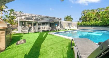 Casa luna | tropical pool | 8 mins to the Beach!