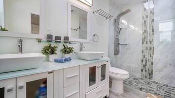 Hårtørrer, håndklæder