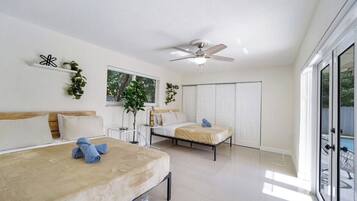 6 bedrooms, iron/ironing board