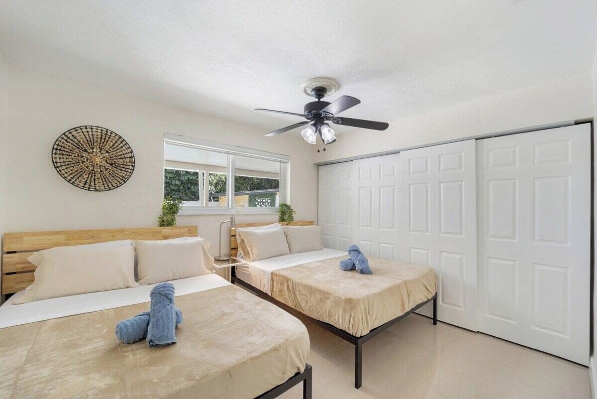 6 quartos, ferros/tábuas de passar roupa