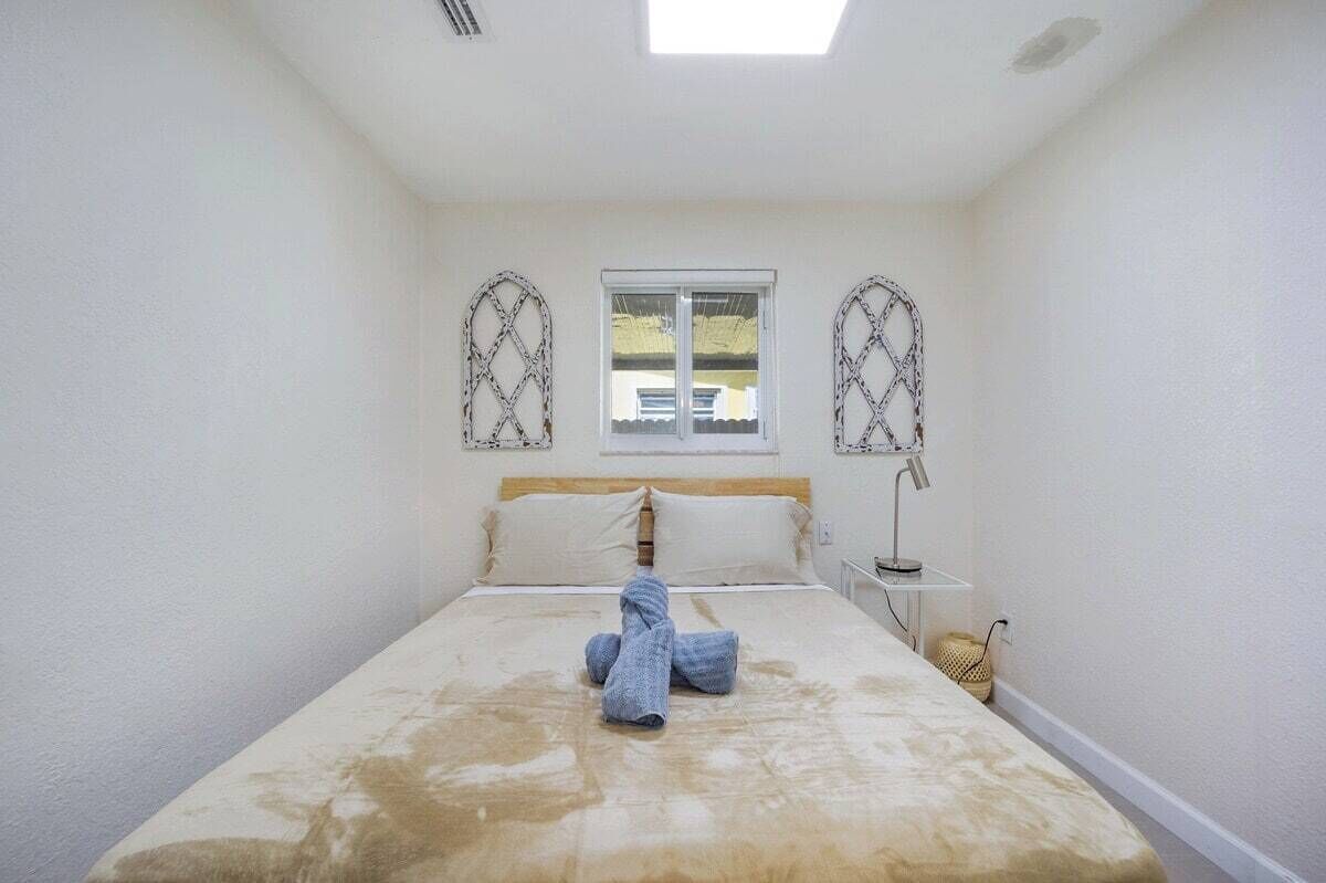 6 slaapkamers, een bureau, een strijkplank/strijkijzer, gratis wifi