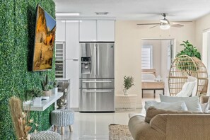 Unclassified image, 5 of 31, button - NEW Casa Maui I 10min to beach I Pool I 18 Sleeps (West Park)