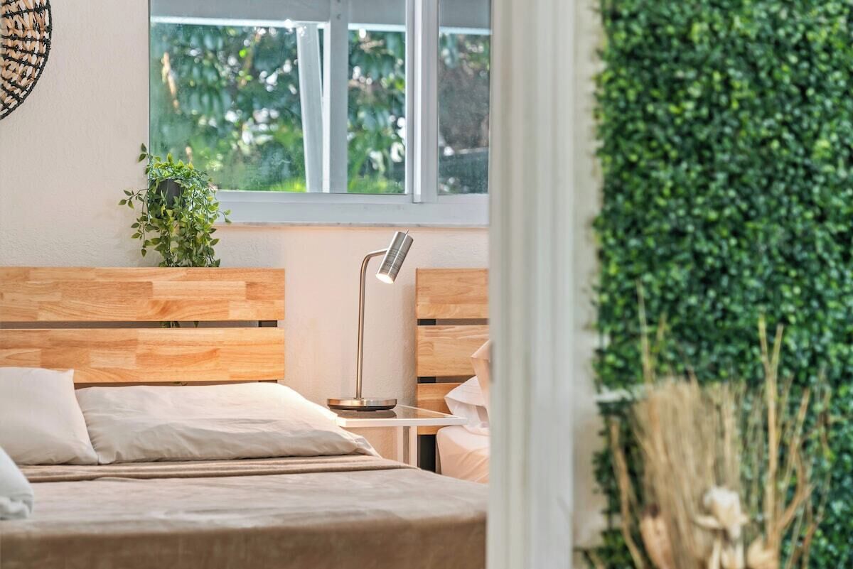 6 habitaciones y tabla de planchar con plancha 