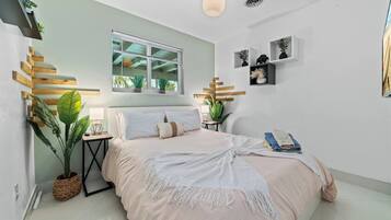 4 bedrooms, desk, iron/ironing board, free WiFi