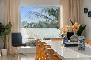 Dining - Casa Santorini - Waterfront w/ pool (Miami)