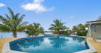 Casa santorini - waterfront w/ pool