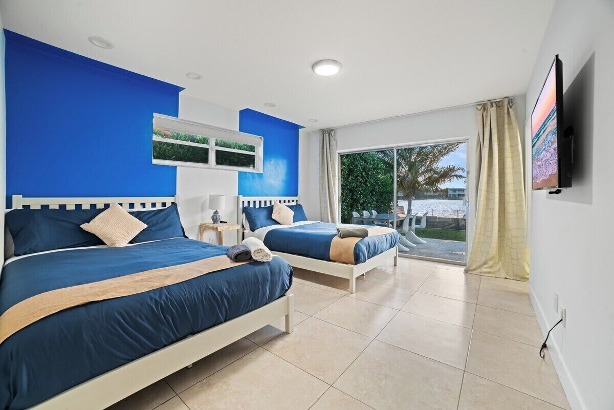 4 bedrooms, iron/ironing board, WiFi (free)