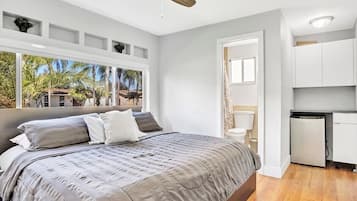 5 bedrooms, desk, iron/ironing board, free WiFi