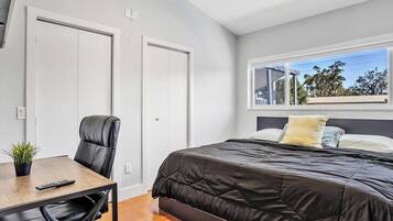 5 bedrooms, desk, iron/ironing board, free WiFi