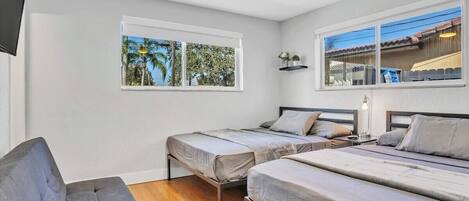 6 bedrooms, iron/ironing board