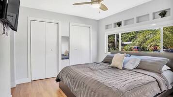 5 bedrooms, desk, iron/ironing board, free WiFi