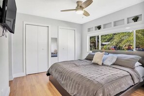 6 Schlafzimmer, Bügeleisen/Bügelbrett