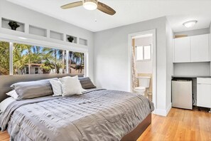 Unclassified image, 3 of 31, button - Waterfront Villa | Near Beach | Pool (Hollywood)