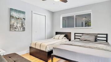 5 slaapkamers, een bureau, een strijkplank/strijkijzer, gratis wifi