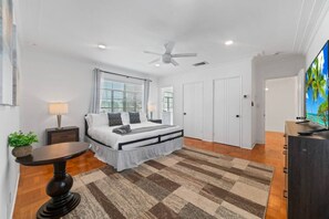 7 Schlafzimmer, Bügeleisen/Bügelbrett