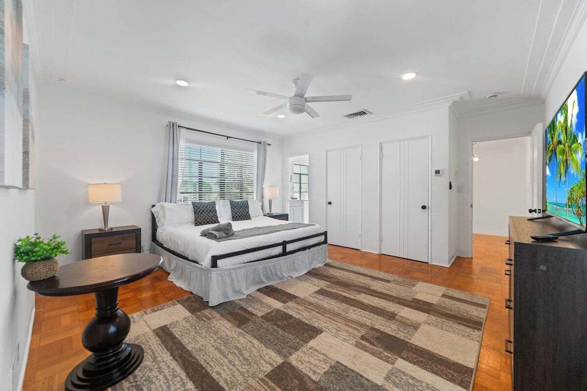 7 bedrooms, iron/ironing board