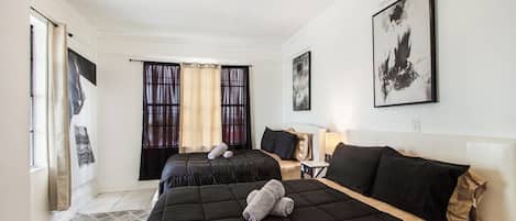 8 makuuhuonetta, silitysrauta/-lauta