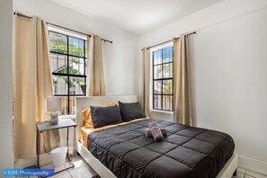 8 Schlafzimmer, Bügeleisen/Bügelbrett