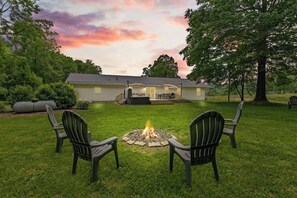 Property grounds - Countryside Escape~Hot Tub | Fire Pit | Game Room! (Arden)
