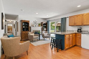 Interior - Countryside Escape~Hot Tub | Fire Pit | Game Room! (Arden)