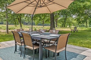 Outdoor dining - Countryside Escape~Hot Tub | Fire Pit | Game Room! (Arden)