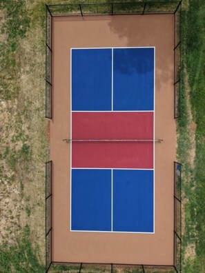 Sport court - Private Pickleball Court, Hot Tub and Fire Pit (Arden)