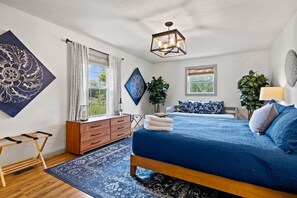3 bedrooms, iron/ironing board, travel cot, WiFi - Countryside Escape~Hot Tub | Fire Pit | Game Room! (Arden)
