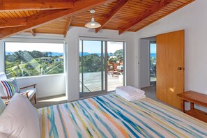 4 bedrooms, iron/ironing board, free WiFi - Hosts on the Coast Hahei Views (Hahei)