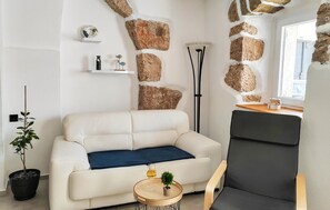 Smart TV - Gorgeous home in Grizane with private swimming pool, can be inside or outside (Grizane)