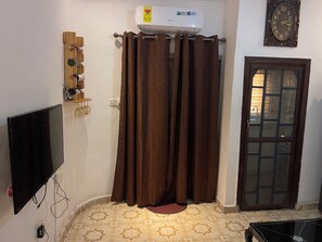 Interior - Perfect 1-bedroom apartment with AC in adorable Accra (Accra)