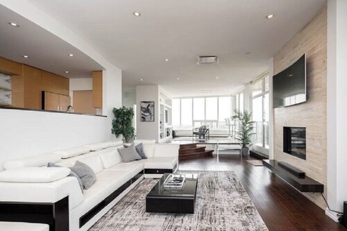 Luxury Riverview Penthouse Condo | 2 Bed | 2 Bath |