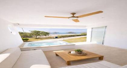 Beachfront paradise : Puerto Velero home