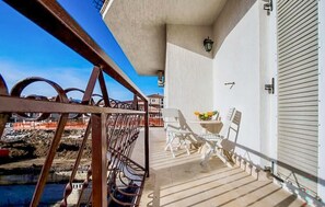 Property grounds - 1 bedroom stunning apartment in Podstrana (Podstrana)