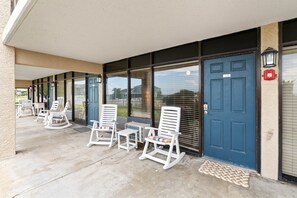 Terrace/patio - Comfort and coastal charm meet at Cozy Cabana (Rockport)
