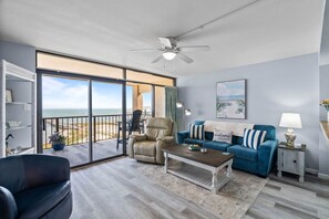 Living area - Welcome to Dayspring – Laguna Reef Unit 402 (Rockport)