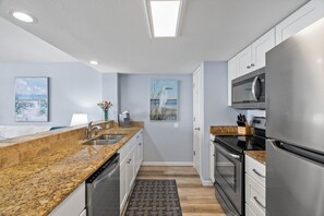 Private kitchen - Welcome to Dayspring – Laguna Reef Unit 402 (Rockport)