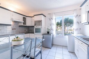 Fridge, microwave, dishwasher, coffee/tea maker - Le Ricci - Climatisé, plages à 2 km (Ajaccio)