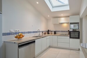 Fridge, microwave, oven, dishwasher - La Nobilière - Proche Nantes (Sainte Luce-sur-Loire)