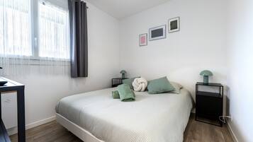 2 bedrooms, iron/ironing board, free WiFi, bed sheets