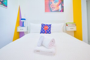 Iron/ironing board, WiFi, bed sheets - Vibrant Apartment By The Beach (San Juan)