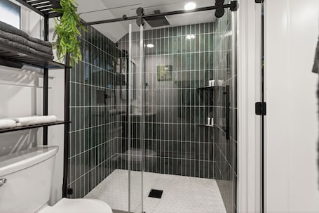 Hair dryer, towels, soap, toilet paper. Emerald City Jungle Escape - Private Yard, AC, Sleeps 3, close to stadiums