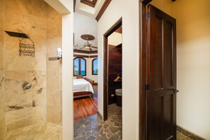 Shower, hair dryer, towels, soap - Casa Taj*beachfront*chef service*housekeeping*6 BR (Potrero)