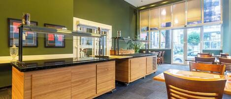 Chambre Standard double, vue sur la ville | Restauration