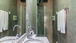A modern bathroom with two sinks, a large mirror, and a shower enclosure. - by Standard Suítes-Higienopolis  (São Paulo)