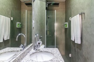 Standard Double Room, City View | Bathroom