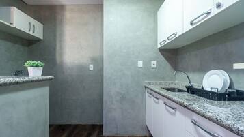 Dobbeltrom – standard, byutsikt | Eget kjøkken