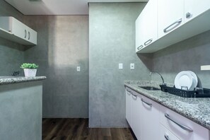 Standard Double Room, City View | Private kitchen - by Standard Suítes-Higienopolis  (São Paulo)